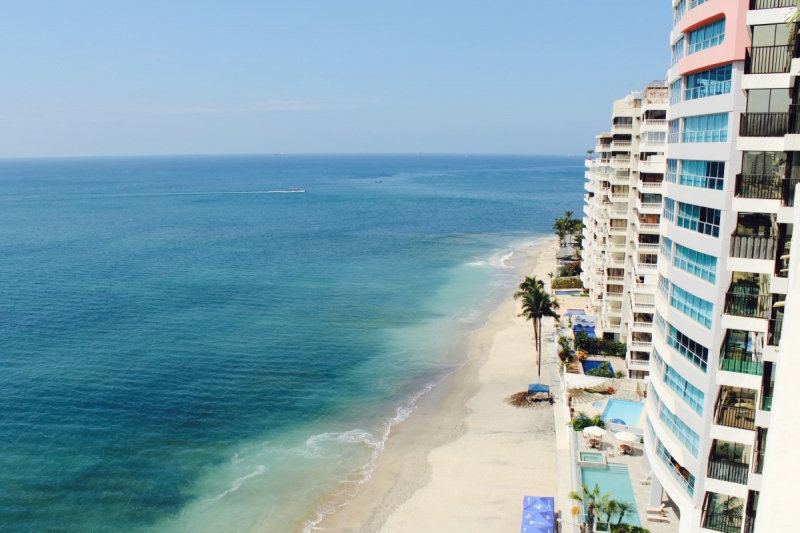 chambre-hote-MONTAUROUX-min_beach_ocean_shore_hotel_palm_tree-33726